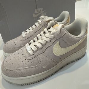 Nike Air Force 1 Low 07 Light Bone Suede Sneakers Women's Size 9.5 DZ4863-001